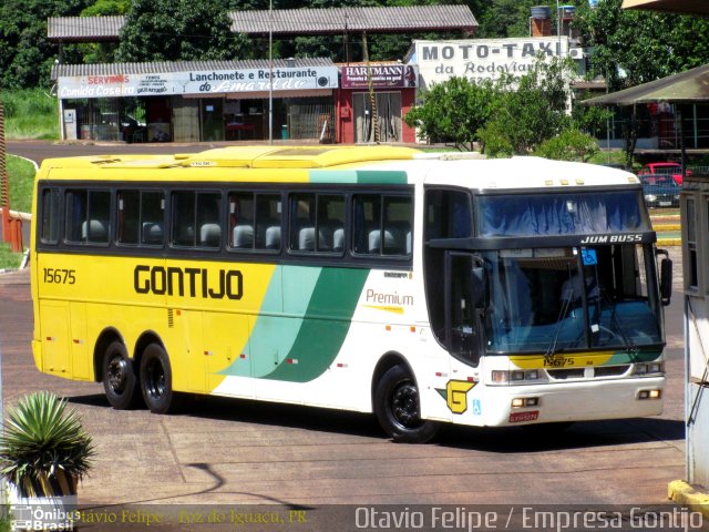 Empresa Gontijo de Transportes 15675 na cidade de Foz do Iguaçu, Paraná, Brasil, por Otavio Felipe Balbinot. ID da foto: 3051184.