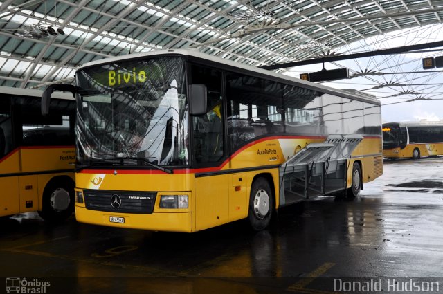 PostAuto 43393 na cidade de Chur, Grisons, Suíça, por Donald Hudson. ID da foto: 3052362.