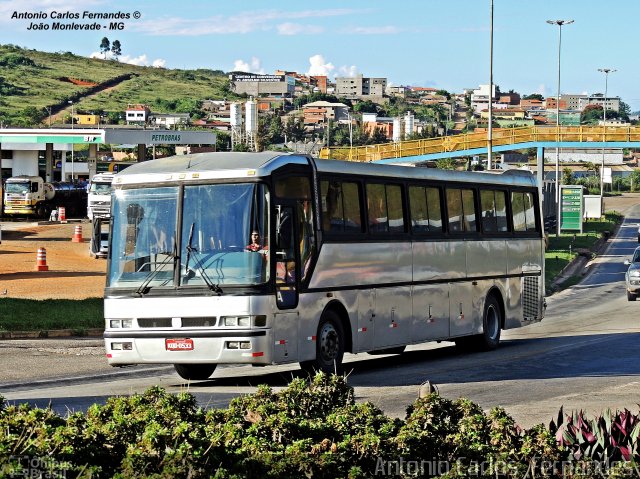 Ônibus Particulares 0533 na cidade de João Monlevade, Minas Gerais, Brasil, por Antonio Carlos Fernandes. Número da foto: #3061256.