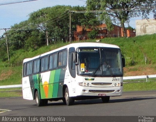 Transportadora Vale do Sol 2065 na cidade de Botucatu, São Paulo, Brasil, por Alexandre  Luis de Oliveira. Número da foto: #3063813.