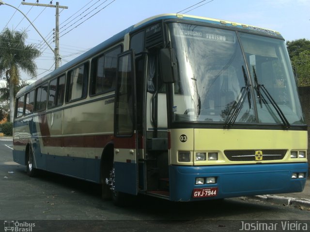 Ônibus Particulares 03 na cidade de Curvelo, Minas Gerais, Brasil, por Josimar Vieira. Número da foto: #3079136.