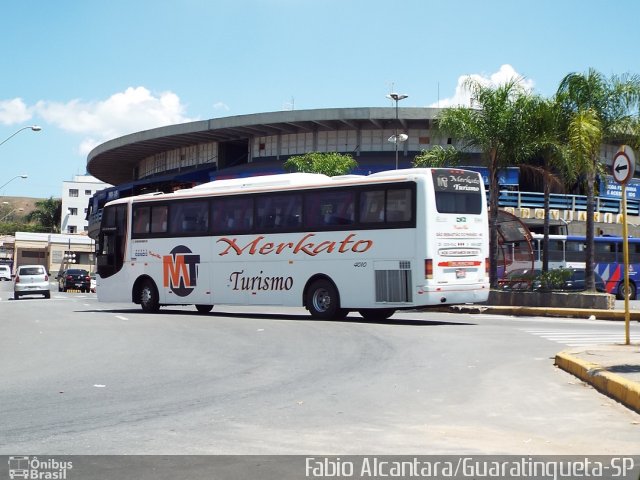 Merkato Turismo 4010 na cidade de Aparecida, São Paulo, Brasil, por Fabio Alcantara. ID da foto: 3083177.