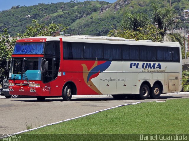 Pluma Conforto e Turismo 4925 na cidade de Florianópolis, Santa Catarina, Brasil, por Daniel Guardiola. Número da foto: #3085033.