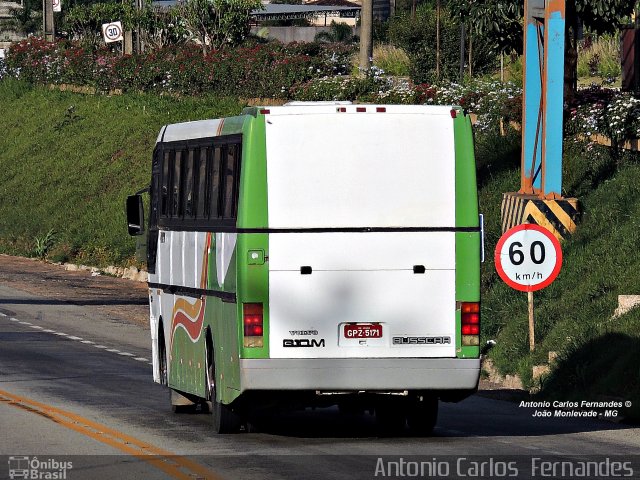 Dora Turismo 5171 na cidade de João Monlevade, Minas Gerais, Brasil, por Antonio Carlos Fernandes. ID da foto: 3087437.