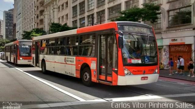 Viação Gato Preto 8 2255 na cidade de São Paulo, São Paulo, Brasil, por Carlos Vitor Pinheiro Salles. Número da foto: #3089197.