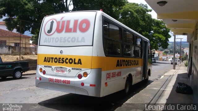 Júlio AutoEscola 7991 na cidade de Guaxupé, Minas Gerais, Brasil, por Leonardo Carola. Número da foto: #3093600.