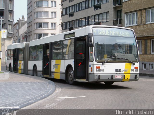 De Lijn 4163 na cidade de Ostend, West Flanders, Bélgica, por Donald Hudson. Número da foto: #3099865.