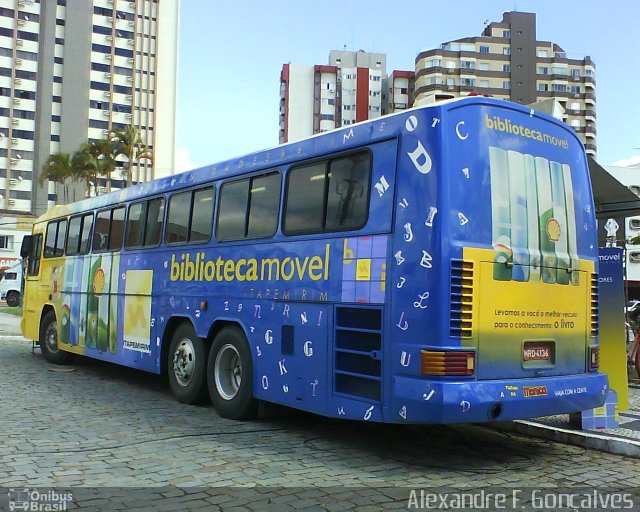 Viação Itapemirim Biblioteca Movel na cidade de Itajaí, Santa Catarina, Brasil, por Alexandre F.  Gonçalves. ID da foto: 3032404.