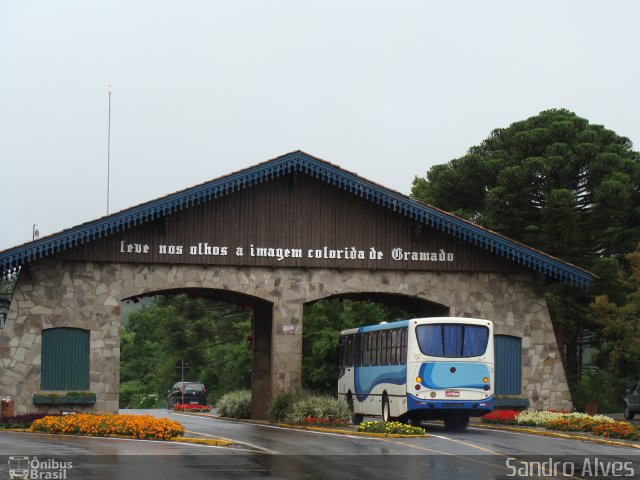 Ônibus Particulares 127 na cidade de Gramado, Rio Grande do Sul, Brasil, por Sandro Alves. Número da foto: #3036865.