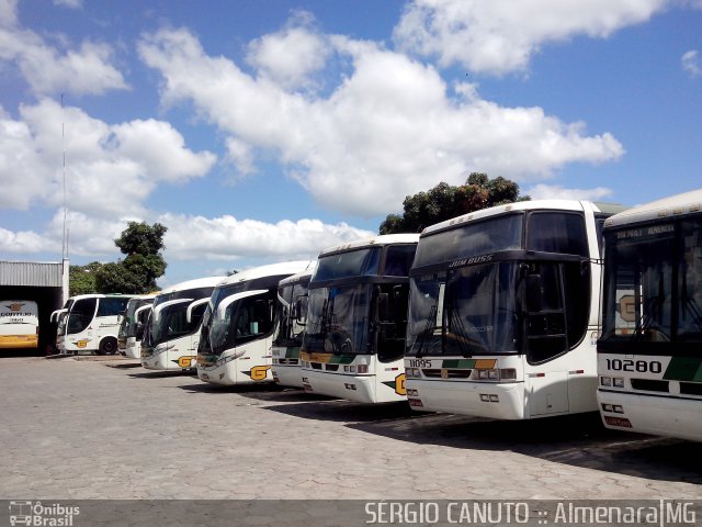 Empresa Gontijo de Transportes Garagem AMJ na cidade de Almenara, Minas Gerais, Brasil, por Sérgio Augusto Braga Canuto. ID da foto: 3036465.