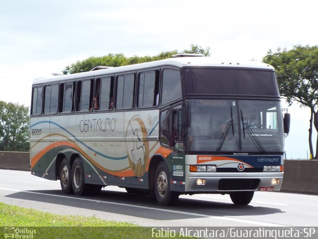 Centauro Turismo 6000 na cidade de Lorena, São Paulo, Brasil, por Fabio Alcantara. Número da foto: #3039291.