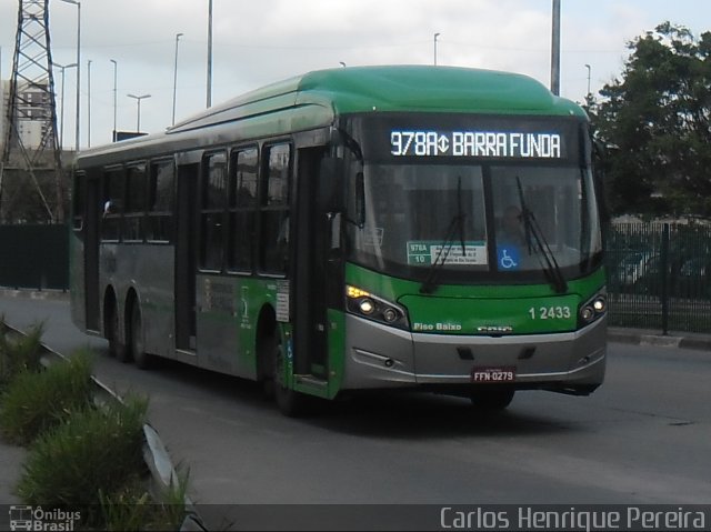 Viação Gato Preto 1 2433 na cidade de São Paulo, São Paulo, Brasil, por Carlos Henrique Pereira. Número da foto: #3039344.