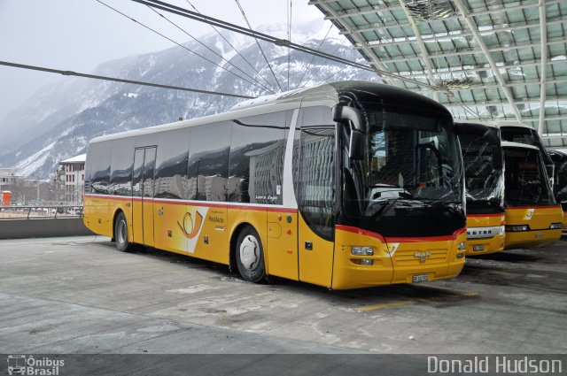 PostAuto 162992 na cidade de Chur, Grisons, Suíça, por Donald Hudson. ID da foto: 3041508.