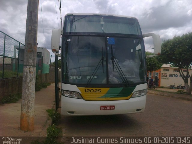 Empresa Gontijo de Transportes 12025 na cidade de Minas Novas, Minas Gerais, Brasil, por Josimar Gomes Simoes. Número da foto: #3044065.