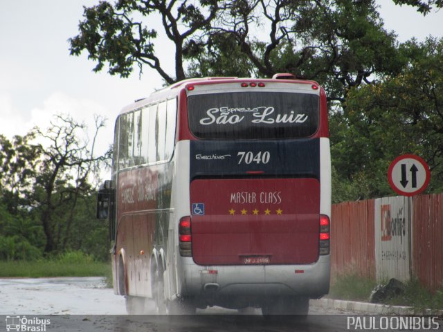 Expresso São Luiz 7040 na cidade de Brasília, Distrito Federal, Brasil, por Paulo Camillo Mendes Maria. Número da foto: #3045876.