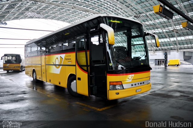 PostAuto 160326 na cidade de Chur, Grisons, Suíça, por Donald Hudson. ID da foto: 3044579.