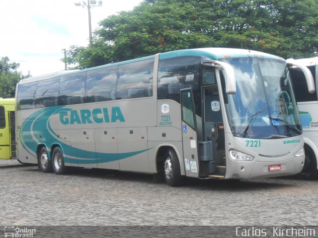 Viação Garcia 7221 na cidade de Foz do Iguaçu, Paraná, Brasil, por Carlos Kircheim. Número da foto: #3046454.