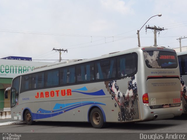 Jabotur Turismo 2003 na cidade de Trindade, Goiás, Brasil, por Douglas Andrez. Número da foto: #3675106.