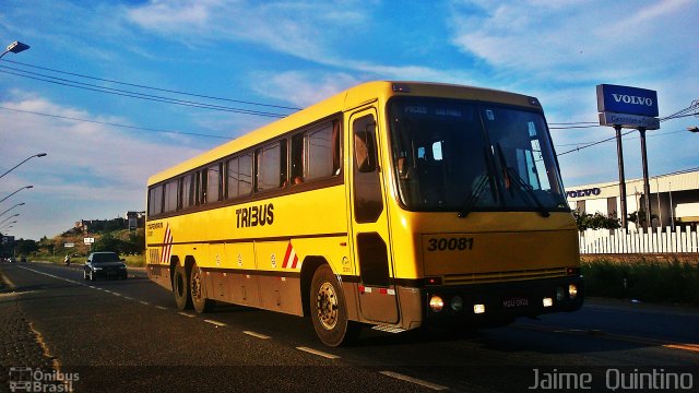Viação Itapemirim 30081 na cidade de Governador Valadares, Minas Gerais, Brasil, por Jaime  Quintino. Número da foto: #3699605.