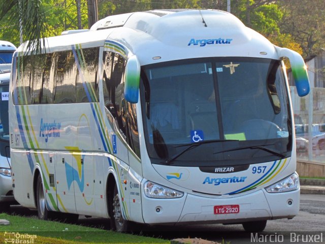 Transporte Argenta - Argentur 957 na cidade de Foz do Iguaçu, Paraná, Brasil, por Marcio  Bruxel. Número da foto: #3698415.