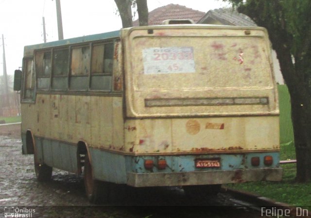 Ônibus Particulares 5143 na cidade de Ouro Verde do Oeste, Paraná, Brasil, por Felipe  Dn. ID da foto: 3701178.