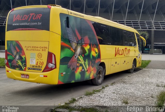 Valditur Turismo 430 na cidade de Florianópolis, Santa Catarina, Brasil, por Felipe  Brignol. Número da foto: #3704410.