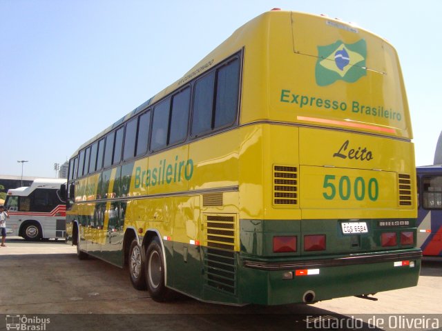 Expresso Brasileiro 5000 na cidade de São Paulo, São Paulo, Brasil, por Eduardo de Oliveira. ID da foto: 3706015.