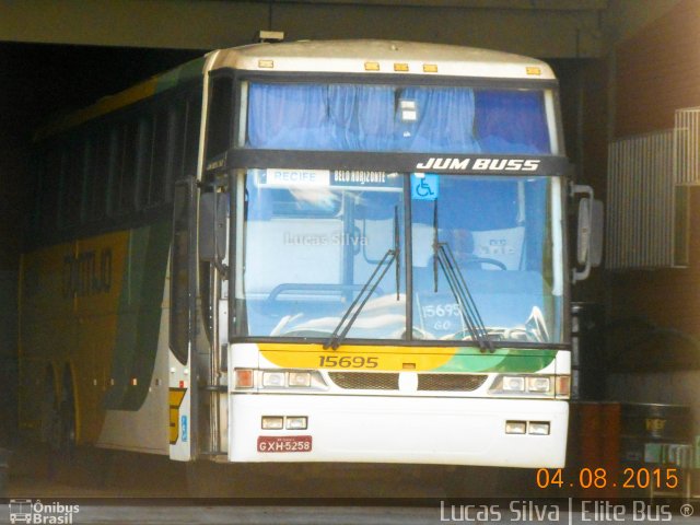 Empresa Gontijo de Transportes 15695 na cidade de Recife, Pernambuco, Brasil, por Lucas Silva. ID da foto: 3678767.