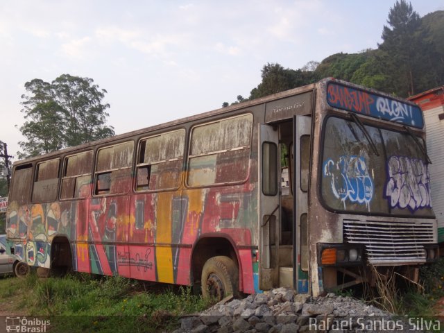 Sucata e Desmanches KNI3036 na cidade de Embu-Guaçu, São Paulo, Brasil, por Rafael Santos Silva. ID da foto: 3721781.