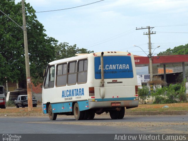 Ônibus Particulares 4468 na cidade de Pirapora, Minas Gerais, Brasil, por Andrew Campos. Número da foto: #3723599.