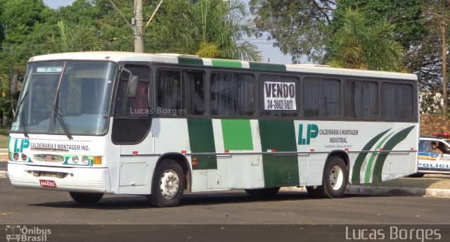 Ônibus Particulares 6352 na cidade de Araxá, Minas Gerais, Brasil, por Lucas Borges . Número da foto: #3722900.