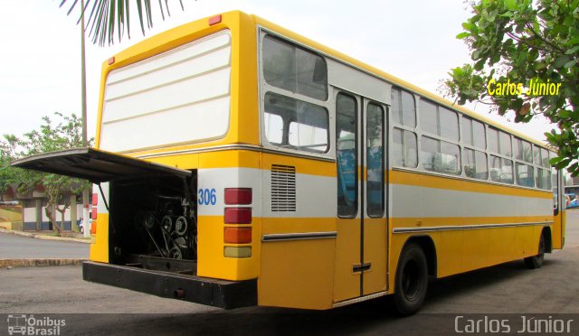 Ônibus Particulares 306 na cidade de Goiânia, Goiás, Brasil, por Carlos Júnior. ID da foto: 3725183.