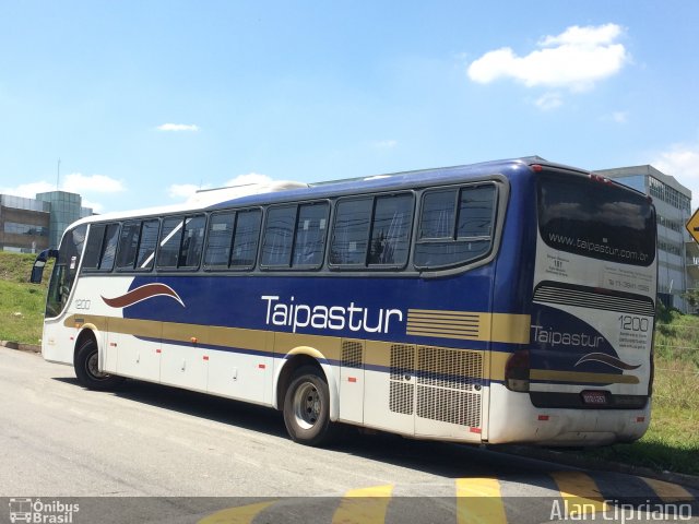 Taipastur Transportes Turísticos 1200 na cidade de Santana de Parnaíba, São Paulo, Brasil, por Alan Cipriano. Número da foto: #3727207.