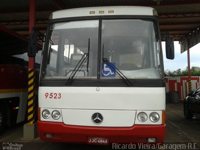 Real Expresso 9523 na cidade de SIA, Distrito Federal, Brasil, por Ricardo Vieira. Número da foto: #3730241.