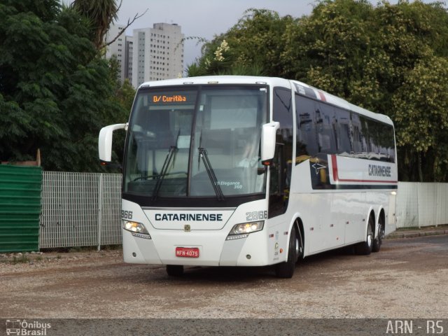 Auto Viação Catarinense 2866 na cidade de Curitiba, Paraná, Brasil, por Alexandre Rodrigo. ID da foto: 3734621.