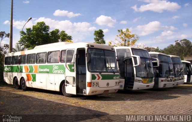 Empresa Gontijo de Transportes 11585 na cidade de Belo Horizonte, Minas Gerais, Brasil, por Maurício Nascimento. ID da foto: 3735295.