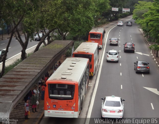 TRANSPPASS - Transporte de Passageiros 8 1075 na cidade de São Paulo, São Paulo, Brasil, por Weslley Kelvin Batista. ID da foto: 3736029.