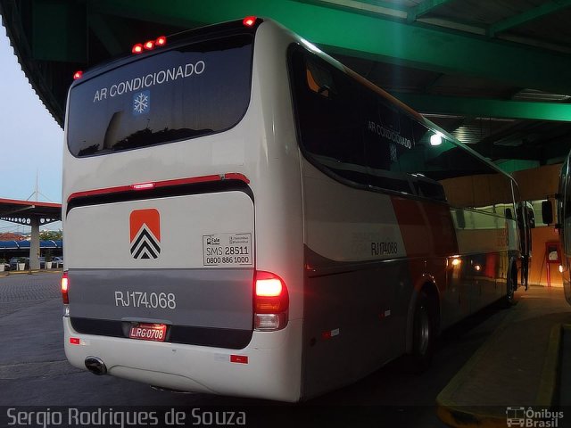 Viação Cidade do Aço RJ 174.068 na cidade de Resende, Rio de Janeiro, Brasil, por Sergio Rodrigues de Souza. Número da foto: #3679813.