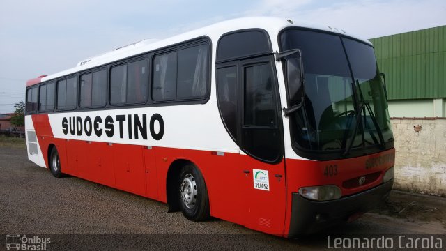 Rápido Sudoestino 403 na cidade de Guaxupé, Minas Gerais, Brasil, por Leonardo Carola. Número da foto: #3680724.