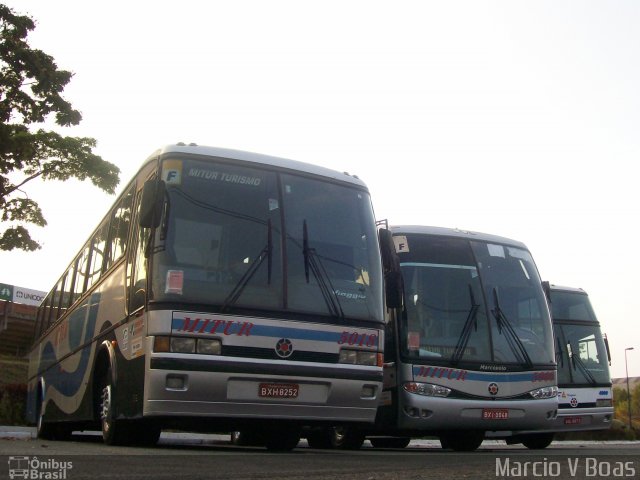 Mitur Turismo e Transportadora Turística 5018 na cidade de Poços de Caldas, Minas Gerais, Brasil, por Marcio V Boas. Número da foto: #3741484.