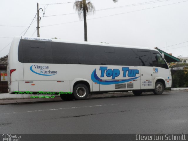 Top Tur Turismo 03 na cidade de Santa Maria, Rio Grande do Sul, Brasil, por Cleverton Schmitt. ID da foto: 3687345.