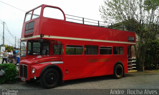 London Transport RM1571 na cidade de Gramado, Rio Grande do Sul, Brasil, por André  Rocha Alves. ID da foto: 3692215.