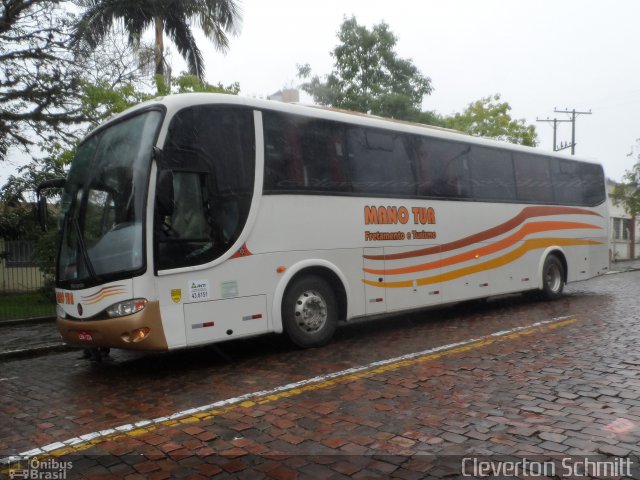 Mano Tur Fretamento e Turismo 1224 na cidade de Santa Cruz do Sul, Rio Grande do Sul, Brasil, por Cleverton Schmitt. ID da foto: 3765874.