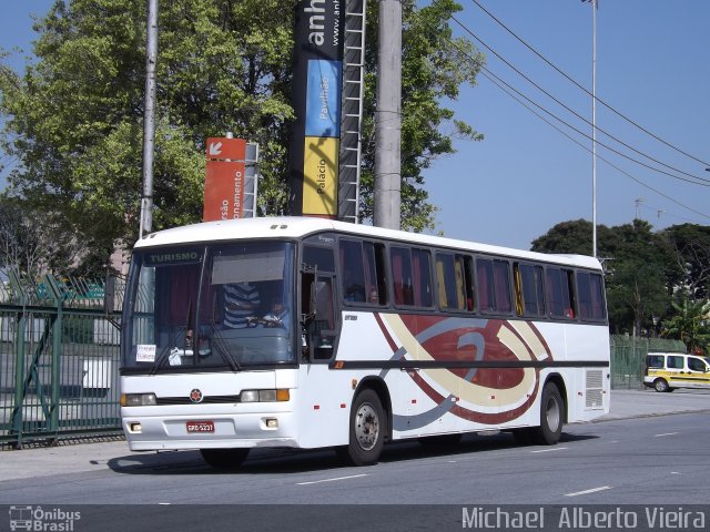 Ônibus Particulares 5237 na cidade de São Paulo, São Paulo, Brasil, por Michael  Alberto Vieira. Número da foto: #3772189.