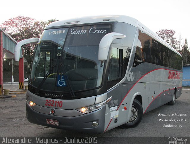 Viação Santa Cruz 352110 na cidade de Pouso Alegre, Minas Gerais, Brasil, por Alexandre  Magnus. ID da foto: 3776195.