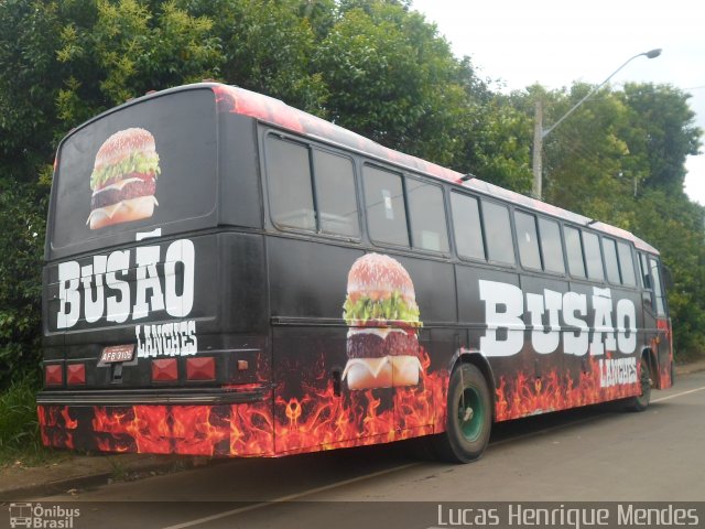 Busão Lanches 3105 na cidade de Guarapuava, Paraná, Brasil, por Lucas Henrique Mendes. ID da foto: 3778963.