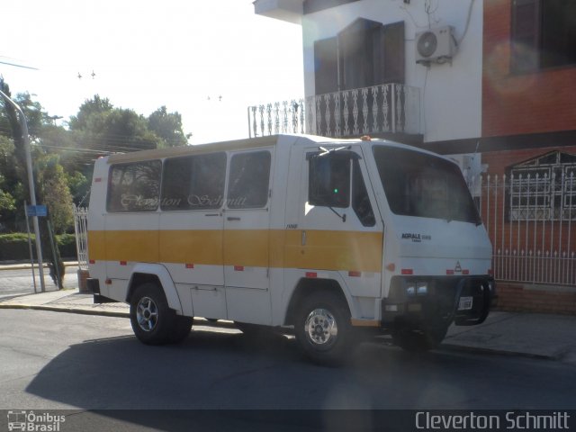 Ônibus Particulares 1868 na cidade de Santa Maria, Rio Grande do Sul, Brasil, por Cleverton Schmitt. Número da foto: #3787855.