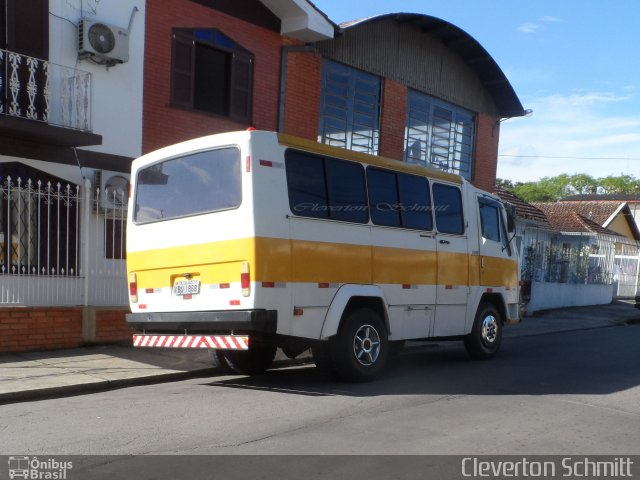 Ônibus Particulares 1868 na cidade de Santa Maria, Rio Grande do Sul, Brasil, por Cleverton Schmitt. ID da foto: 3787859.