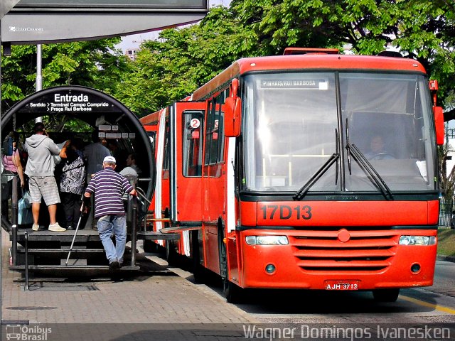 Expresso Azul 17D13 na cidade de Curitiba, Paraná, Brasil, por Wagner Domingos Ivanesken. ID da foto: 3803976.