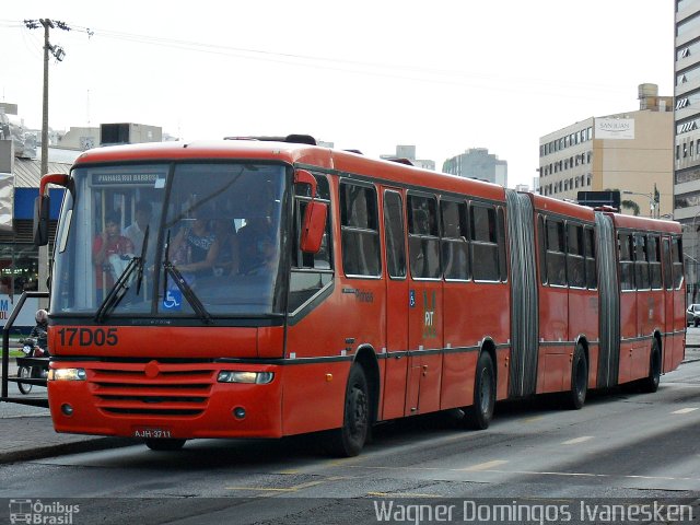 Expresso Azul 17D05 na cidade de Curitiba, Paraná, Brasil, por Wagner Domingos Ivanesken. ID da foto: 3803982.